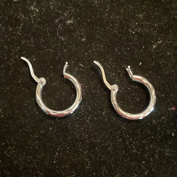 0.75” solid sterling silver open hoop hinged latch back earrings marked 925 - Picture 8 of 13